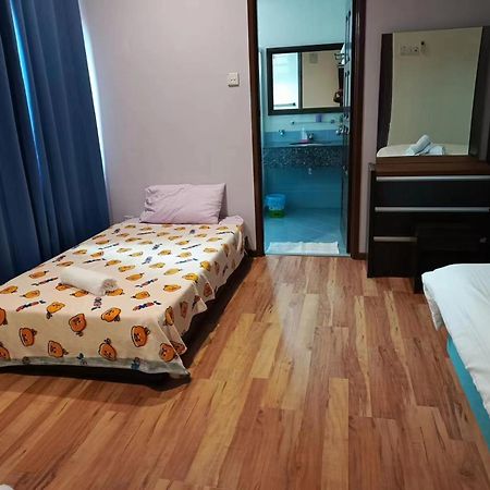 Melaka Beachfront Villa With Pool Экстерьер фото