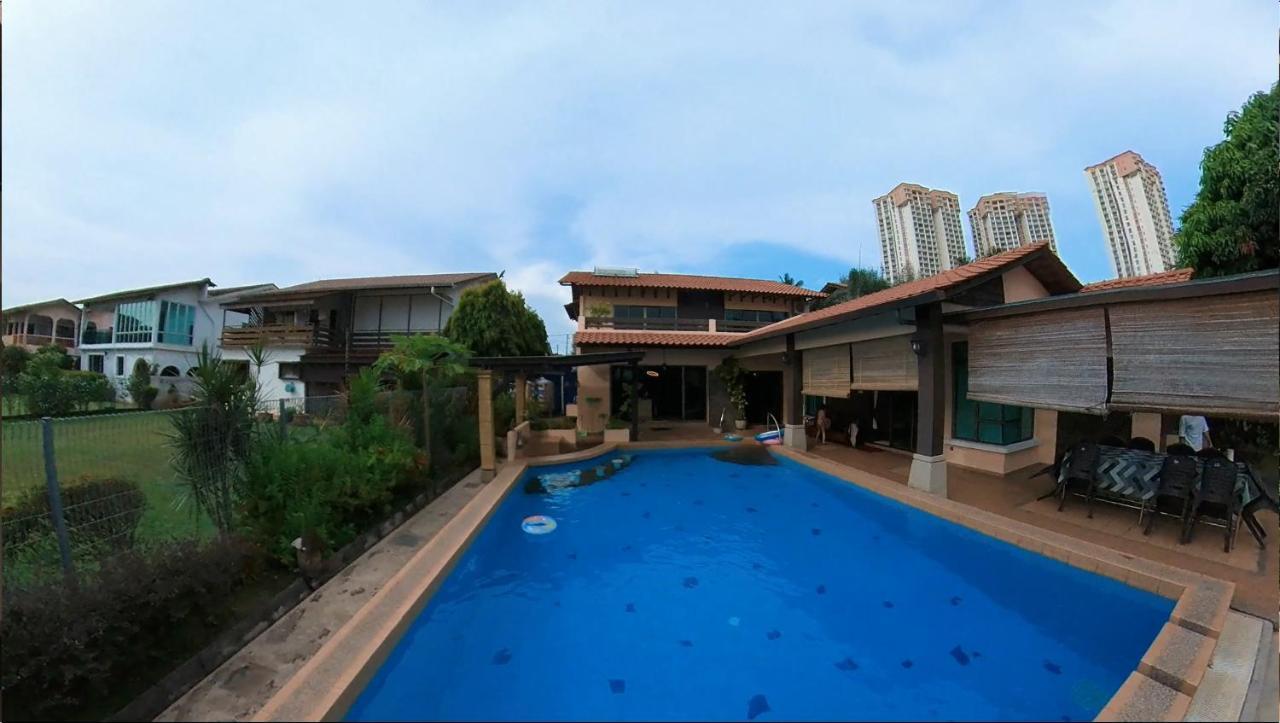 Melaka Beachfront Villa With Pool Экстерьер фото