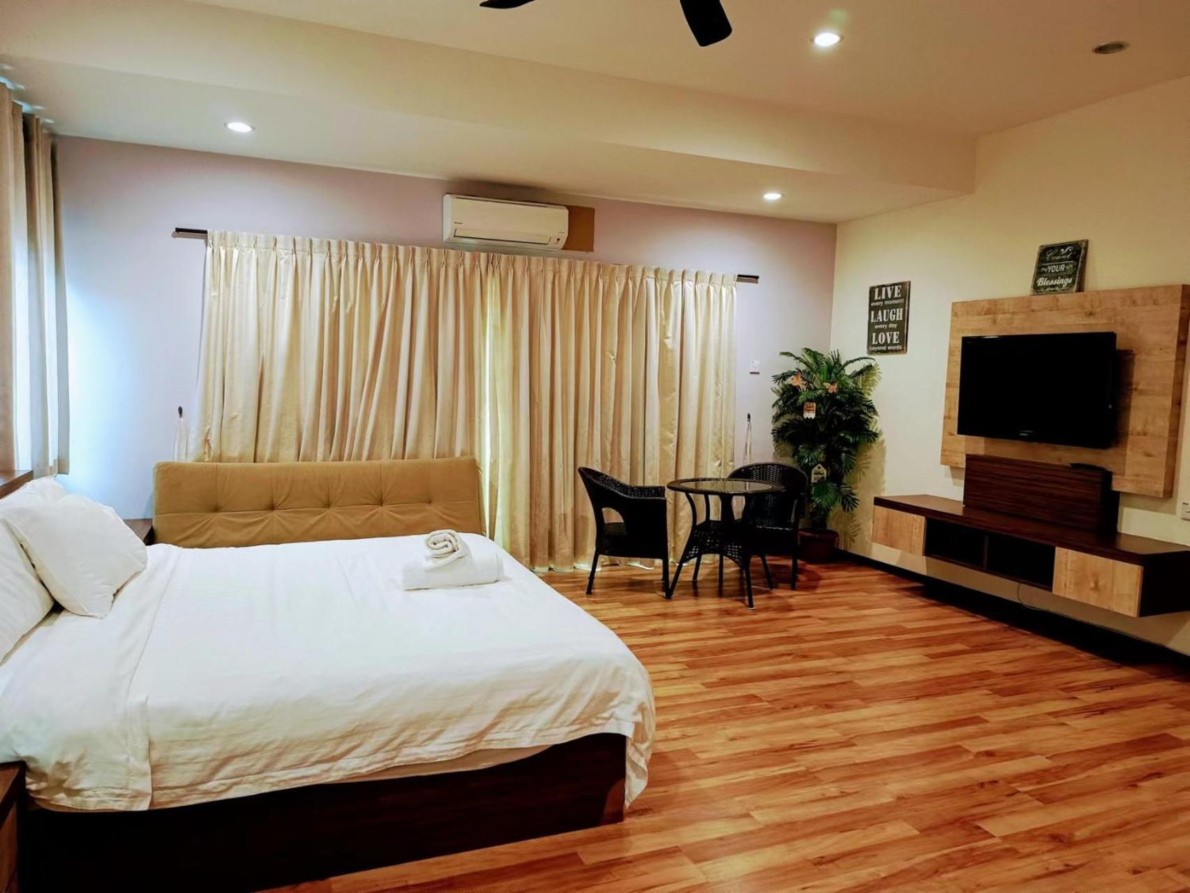 Melaka Beachfront Villa With Pool Экстерьер фото