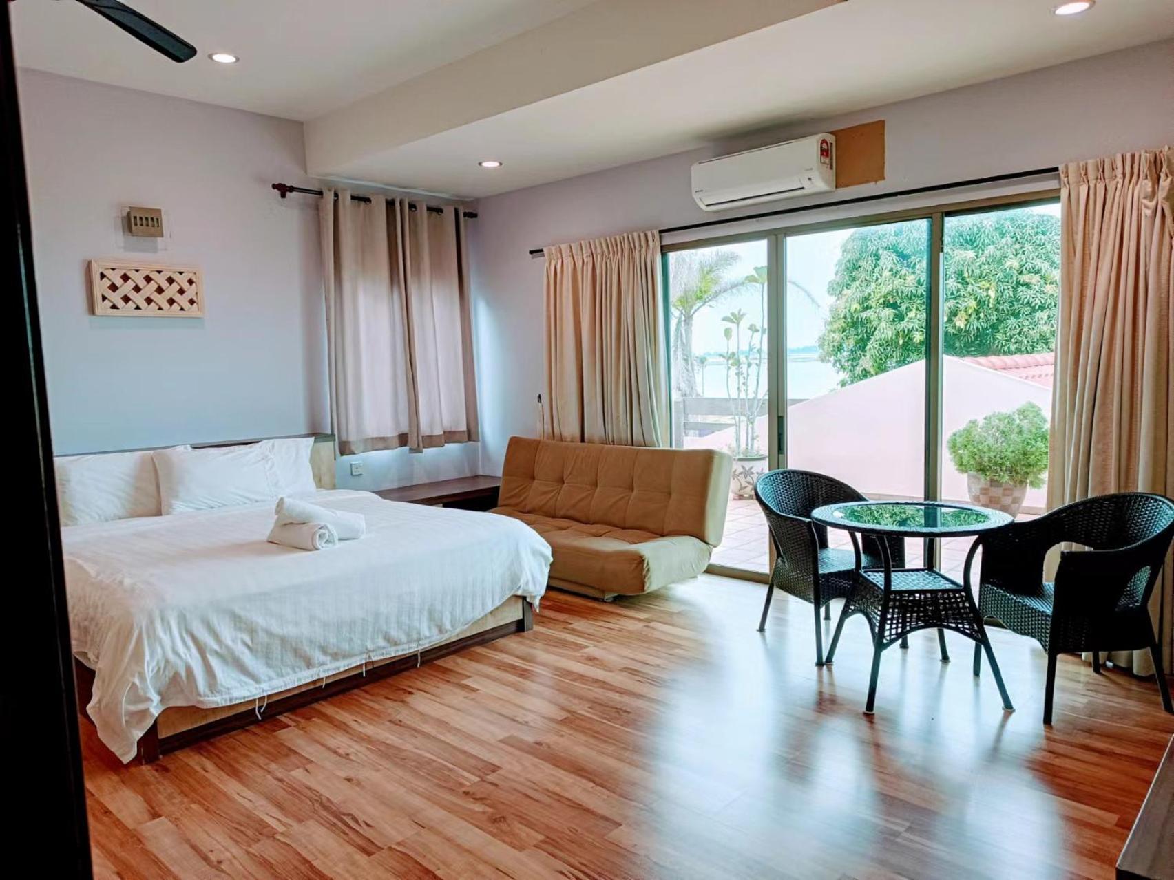 Melaka Beachfront Villa With Pool Экстерьер фото
